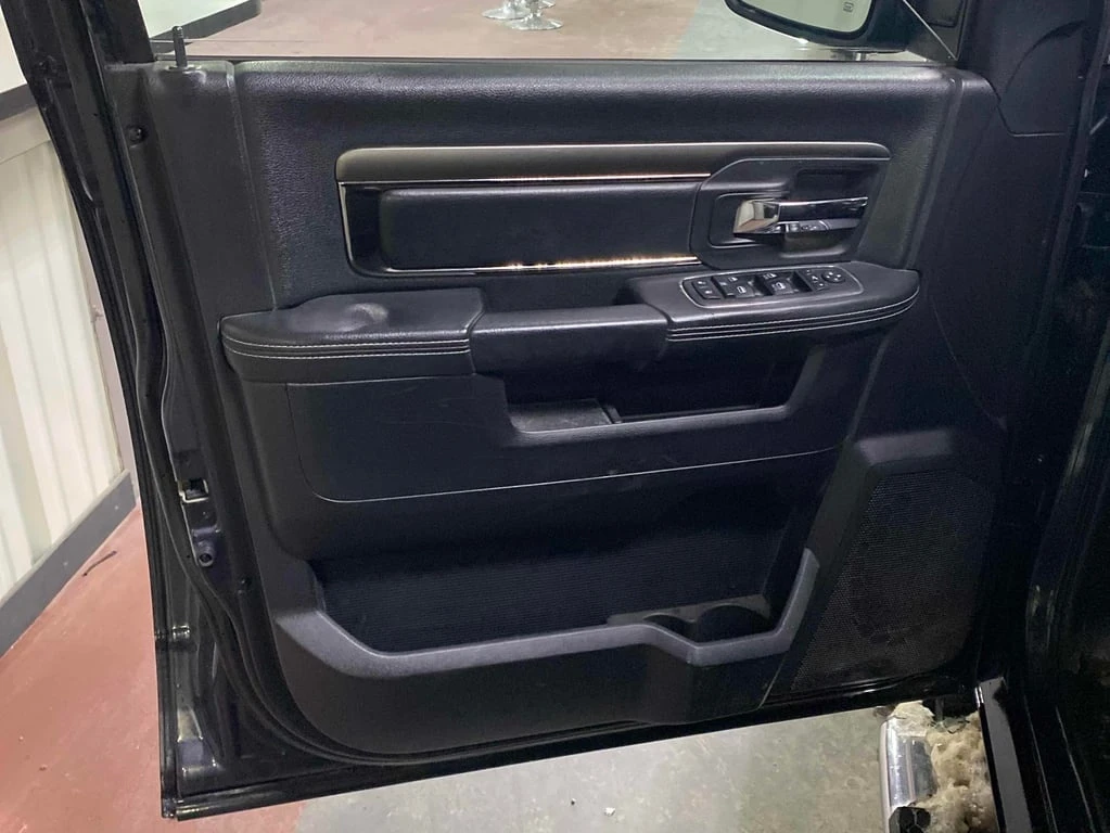 Dodge RAM 1500 * 4WD Crew Cab 140.5" Sport * CARFAX *  | Mobile.bg � ����������� 14