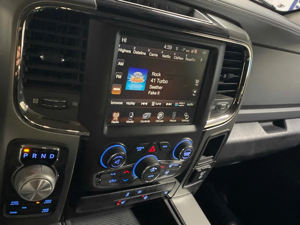 Dodge RAM 1500 * 4WD Crew Cab 140.5" Sport * CARFAX *  | Mobile.bg � ����������� 9