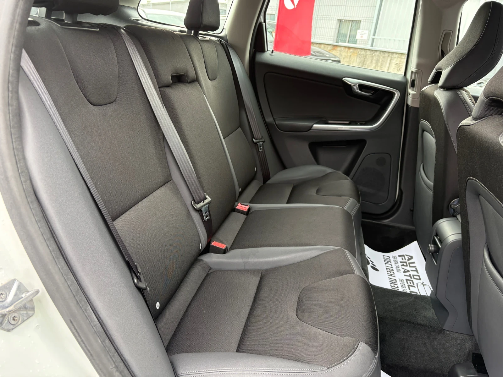 Volvo XC60 2.4D* 4x4* FACELIFT* ЛИЗИНГ* БАРТЕР* , снимка 12 - Автомобили и джипове - 54051224