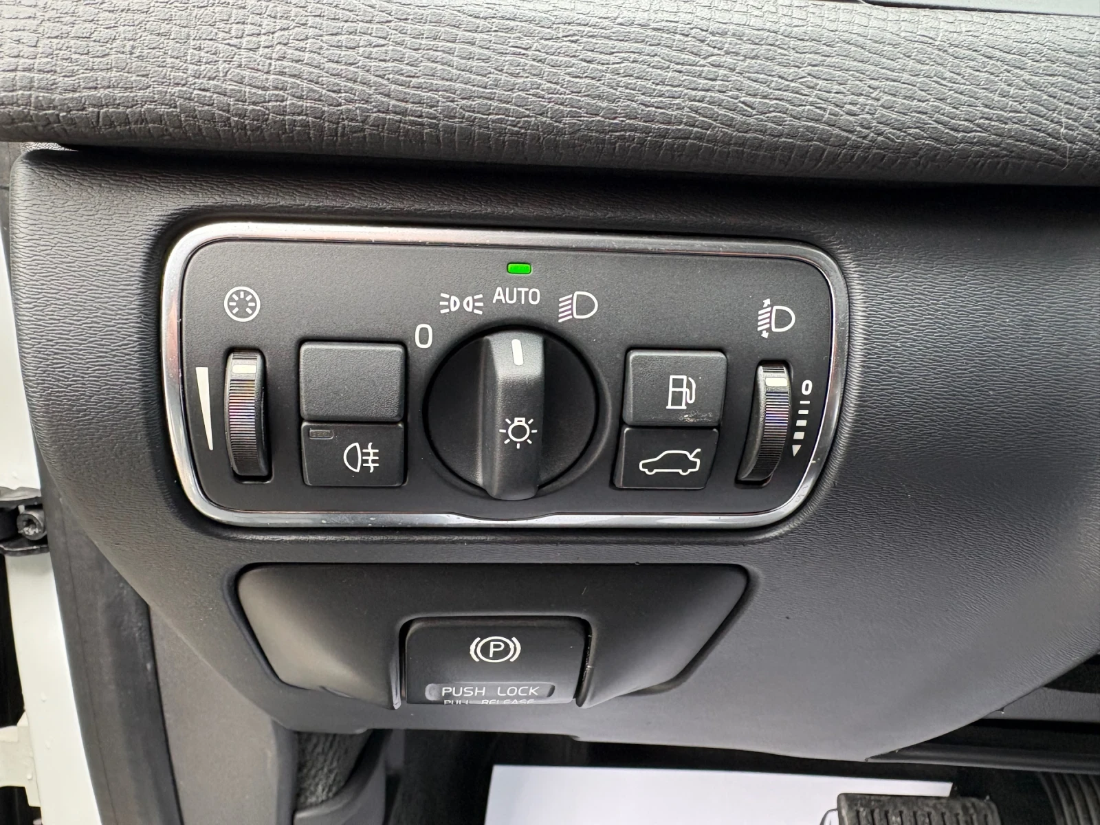 Volvo XC60 2.4D* 4x4* FACELIFT* ЛИЗИНГ* БАРТЕР* , снимка 11 - Автомобили и джипове - 54051224