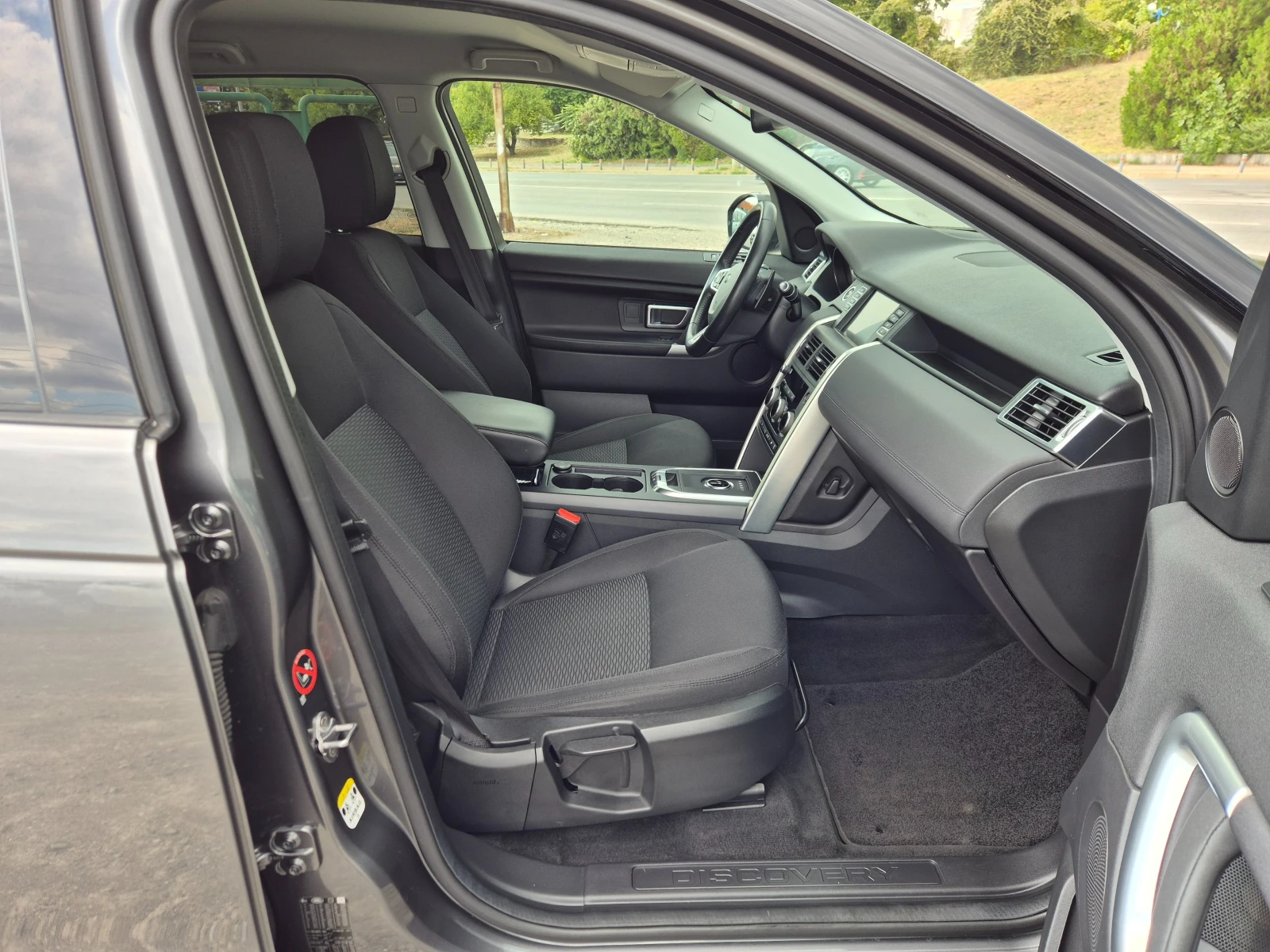 Land Rover Discovery Sport 2.0d 4x4, снимка 9 - Автомобили и джипове - 56112727
