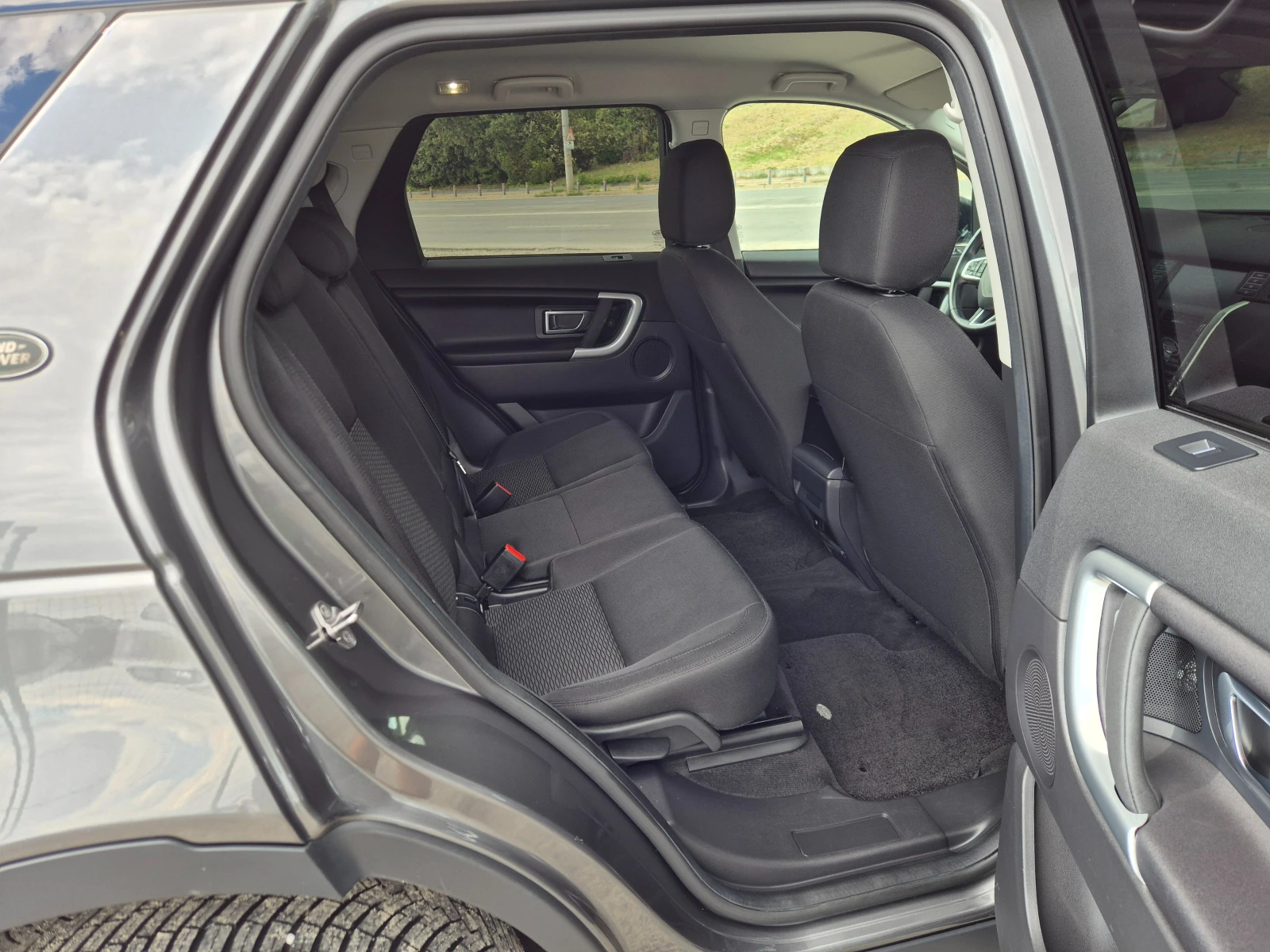 Land Rover Discovery Sport 2.0d 4x4, снимка 10 - Автомобили и джипове - 56112727