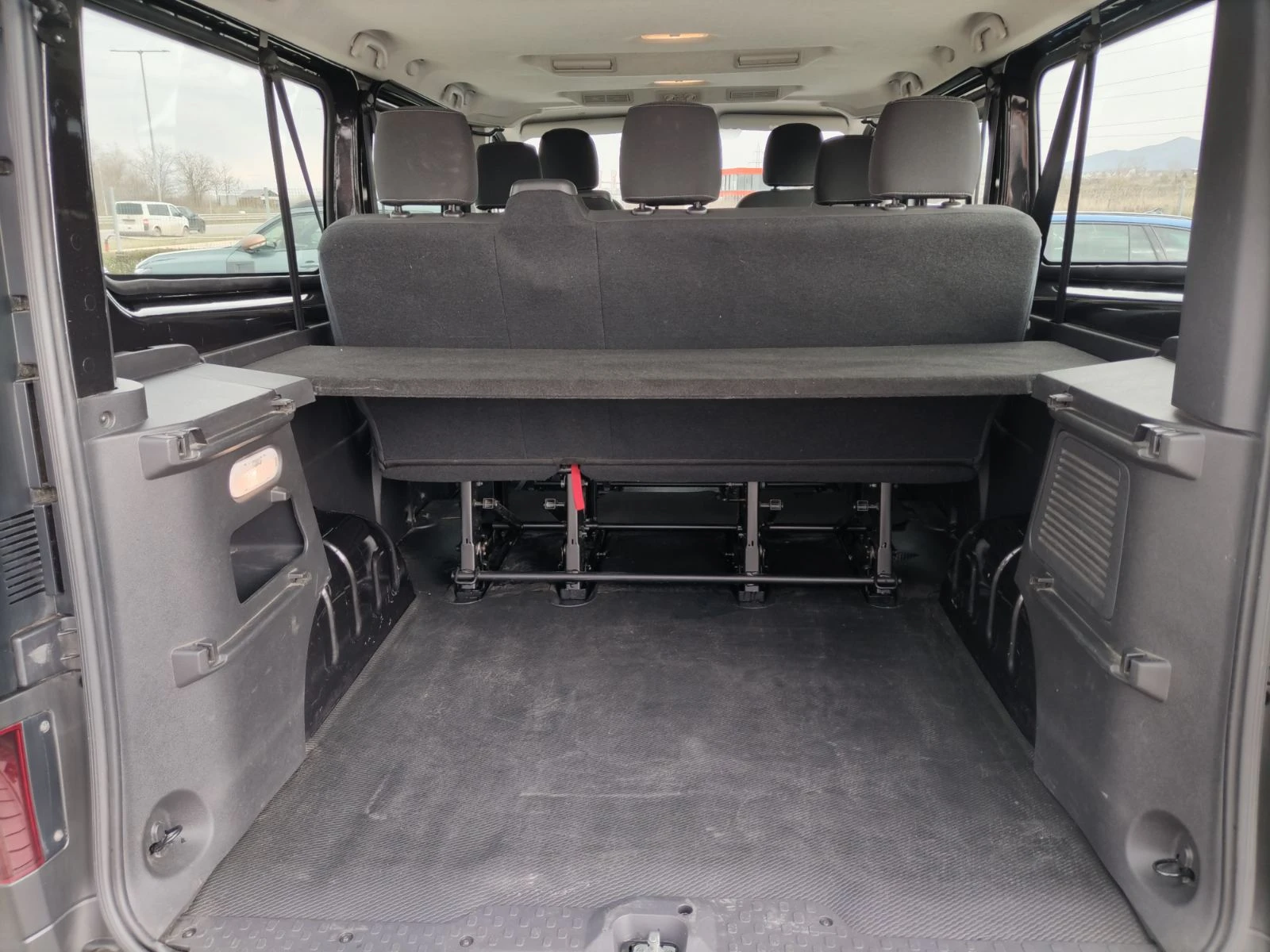 Renault Trafic 2.0dCi/145К.с. L2H1 АВТОМАТИК, снимка 16 - Бусове и автобуси - 54113829