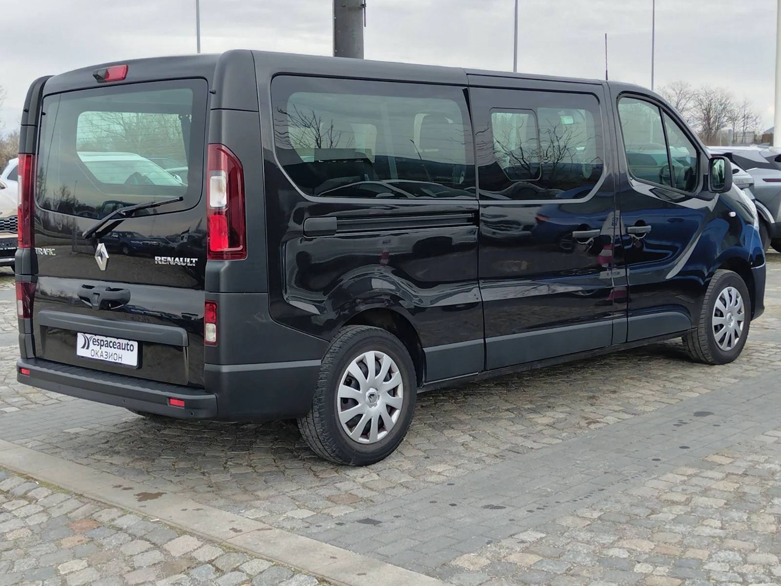 Renault Trafic 2.0dCi/145К.с. L2H1 АВТОМАТИК, снимка 4 - Бусове и автобуси - 54113829