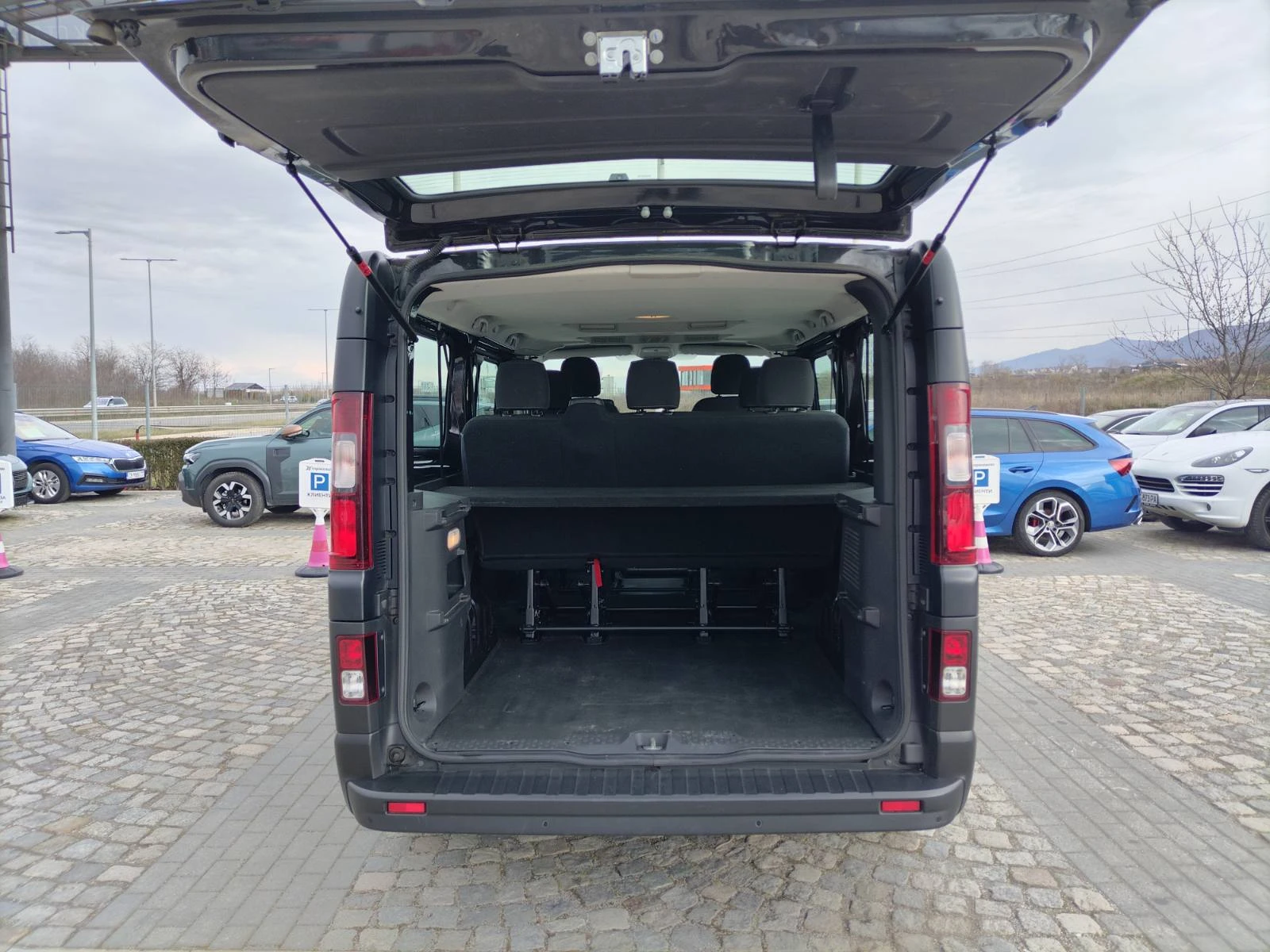 Renault Trafic 2.0dCi/145К.с. L2H1 АВТОМАТИК, снимка 17 - Бусове и автобуси - 54113829