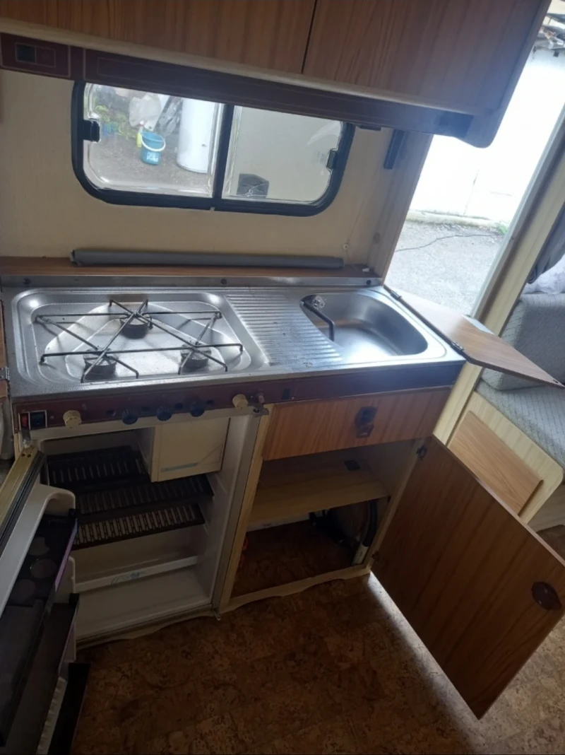 Каравана Adria CHATEAU 430, снимка 8 - Каравани и кемпери - 52809749