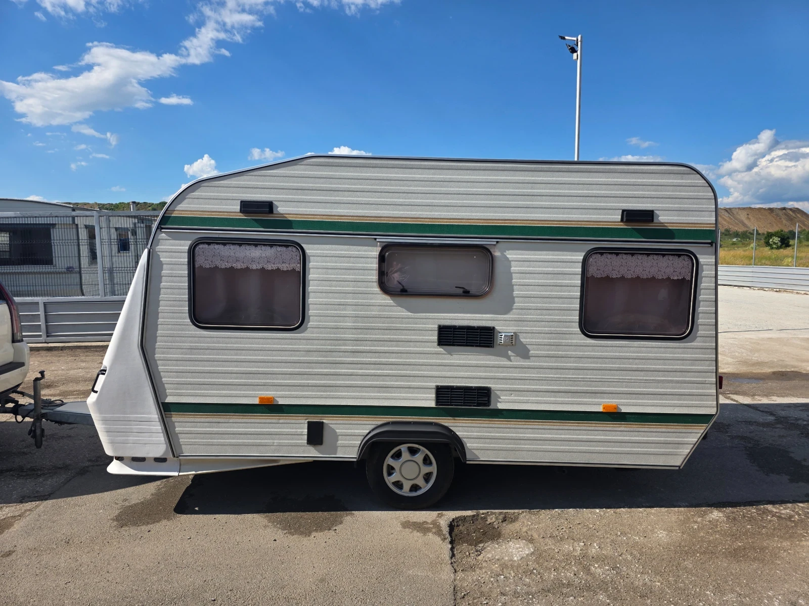 Каравана Adria CHATEAU 380, снимка 4 - Каравани и кемпери - 54976249