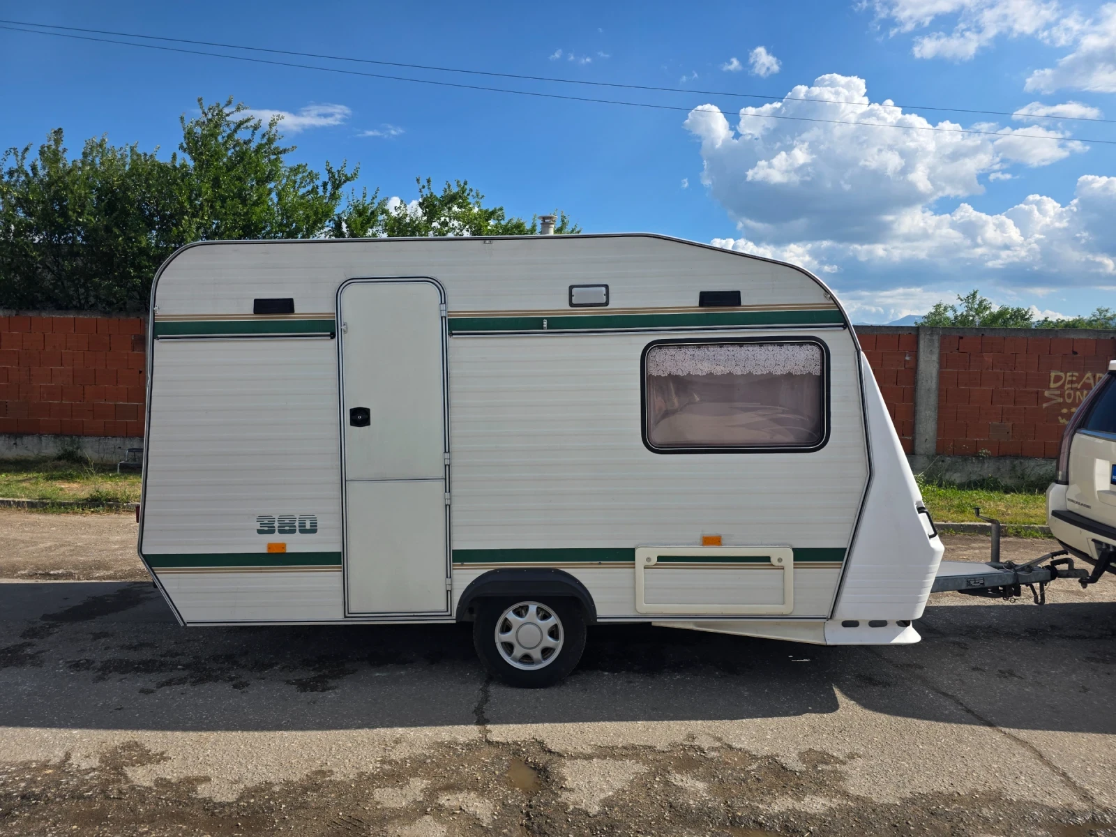 Каравана Adria CHATEAU 380, снимка 3 - Каравани и кемпери - 54976249