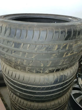 Гуми Летни 275/40R19, снимка 1 - Гуми и джанти - 48458583