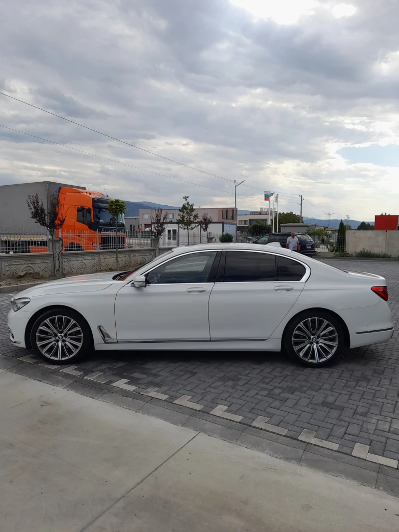 BMW 730 x drive, снимка 13 - Автомобили и джипове - 46810235