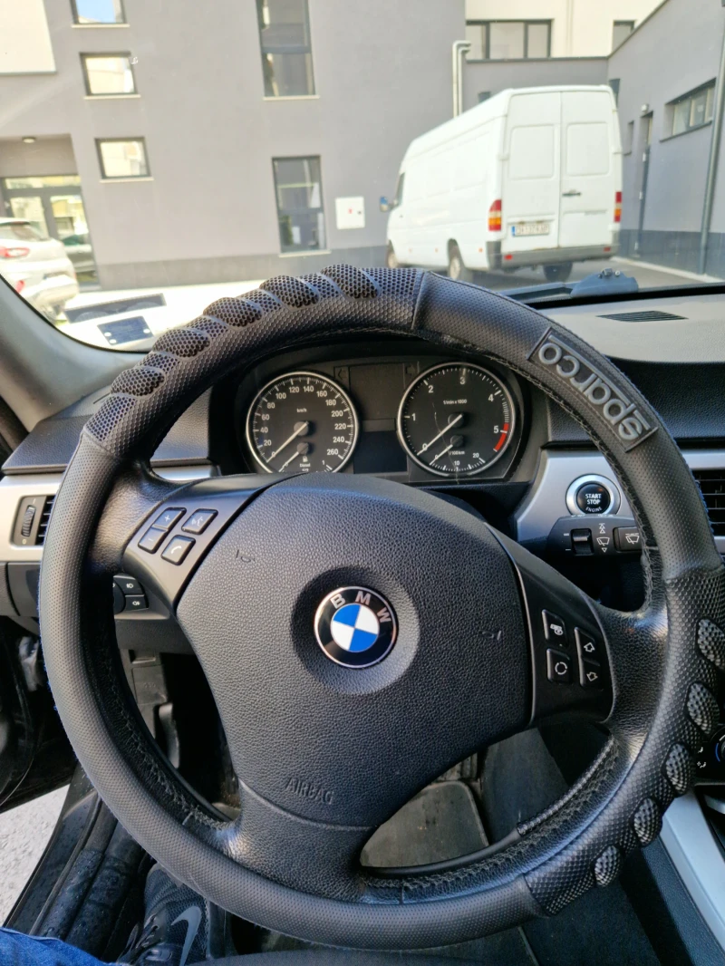 BMW 320, снимка 6 - Автомобили и джипове - 47281034