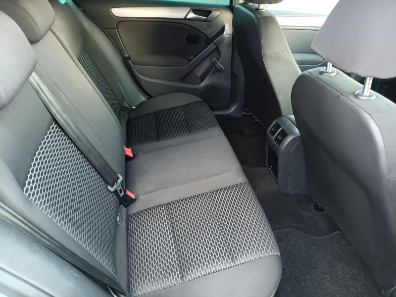 VW Golf 1.6 газ , снимка 12 - Автомобили и джипове - 52483690