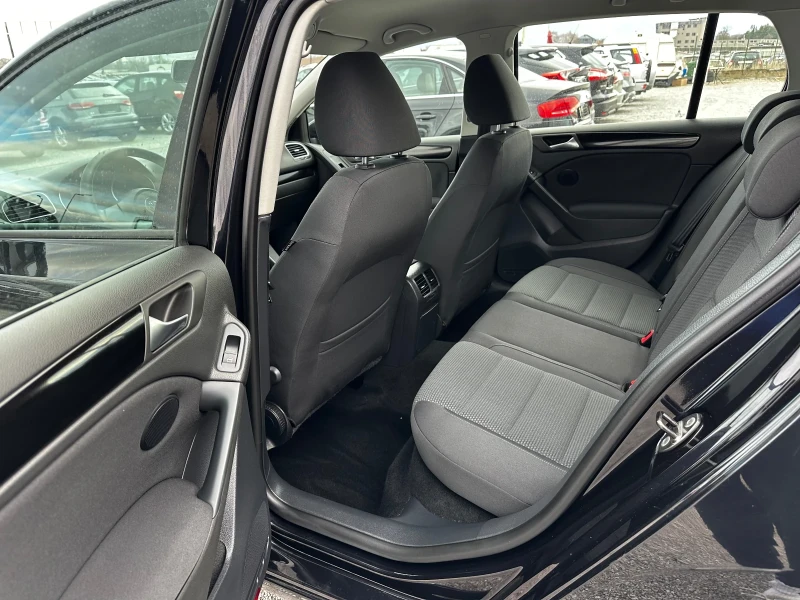 VW Golf 1.6TDI-127000км-ПЪЛНА СЕРВИЗНА ИСТОРИЯ-NEW-TOP, снимка 13 - Автомобили и джипове - 52912913