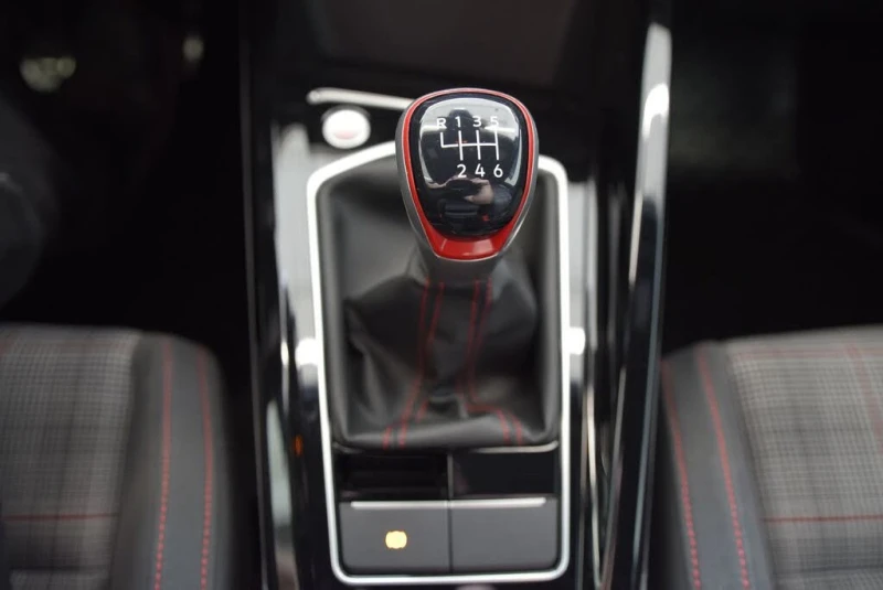 VW Golf Volkswagen Golf GTI 380* АвтоКредит* (ЦЕНА ДО БГ), снимка 16 - Автомобили и джипове - 53235637