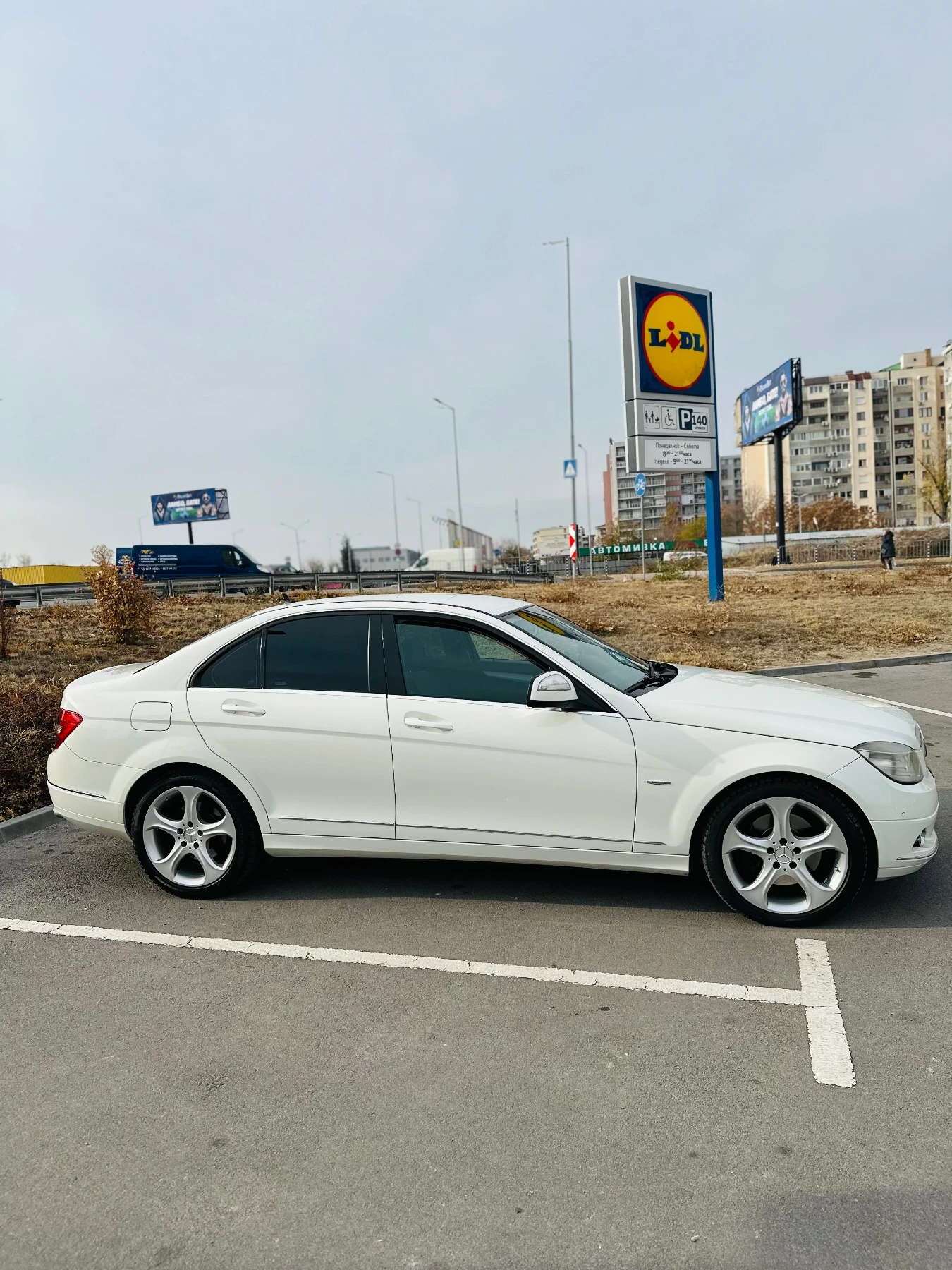 Mercedes-Benz C 320  - изображение 4