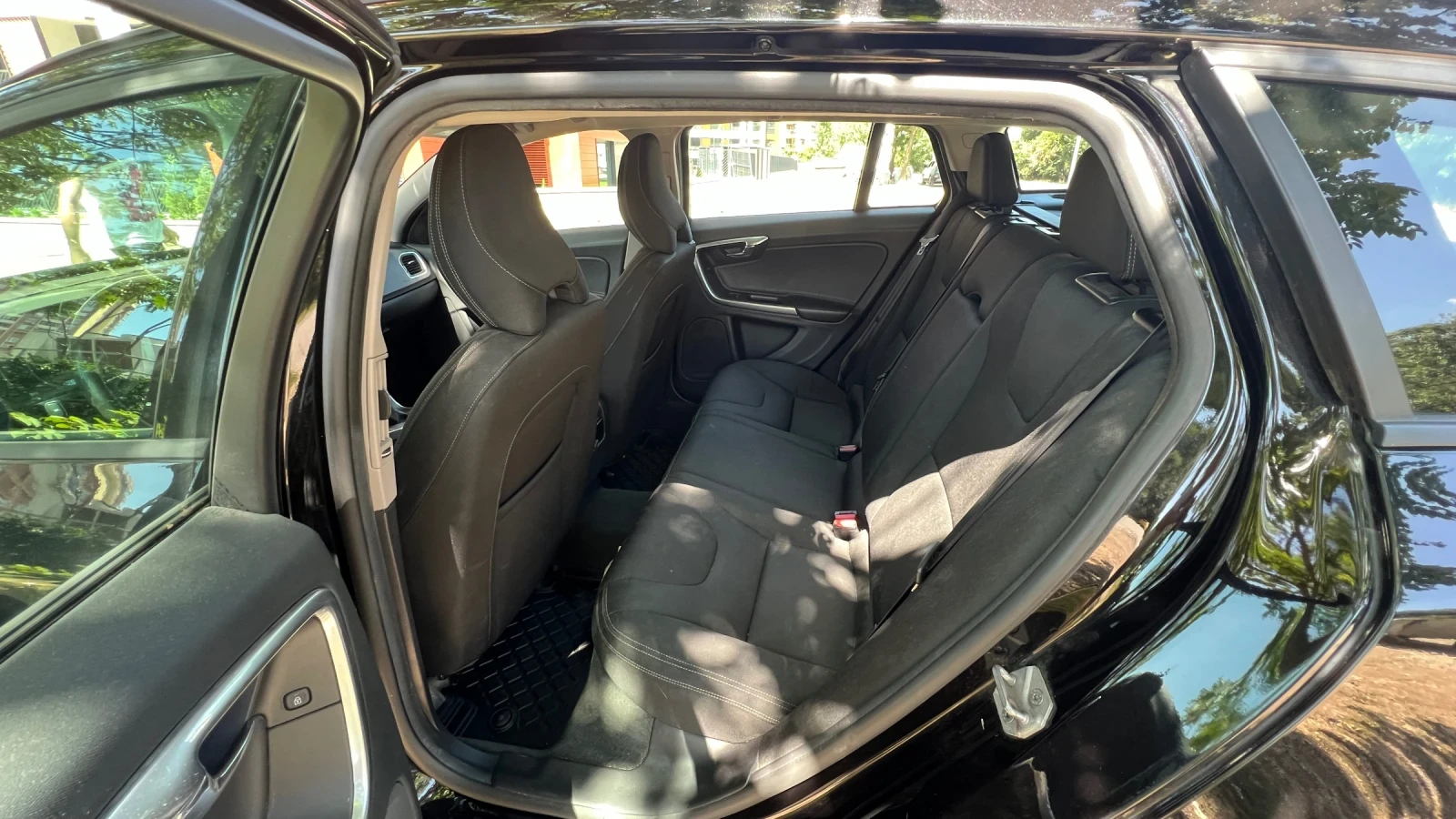Volvo V60 2.0 Diesel D3 150kc - изображение 9