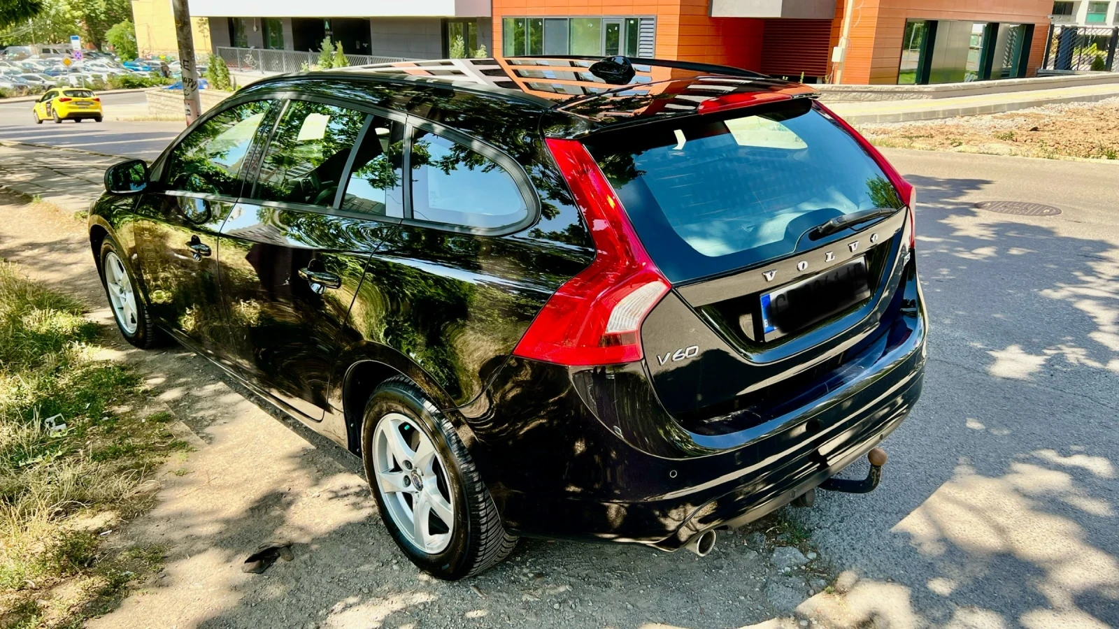 Volvo V60 2.0 Diesel D3 150kc - изображение 3