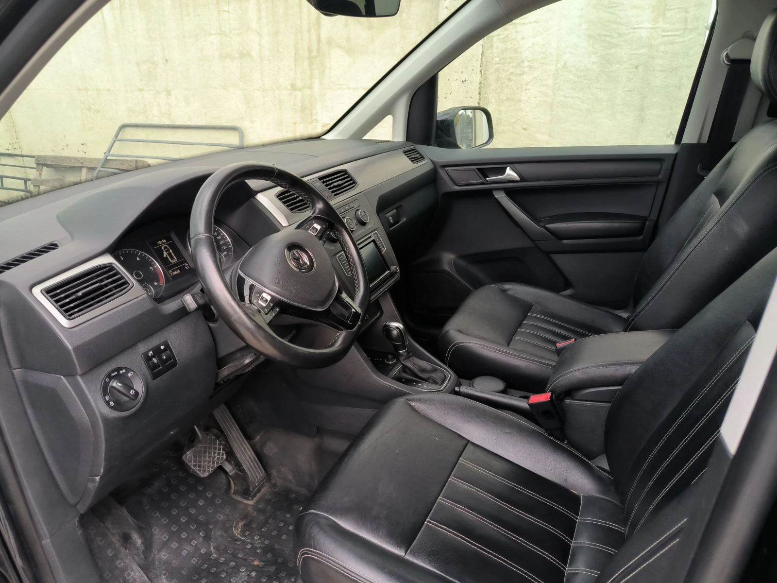 VW Caddy 4-Motion-7m-Navi-Automat-Kamera-Euro-6B - изображение 6