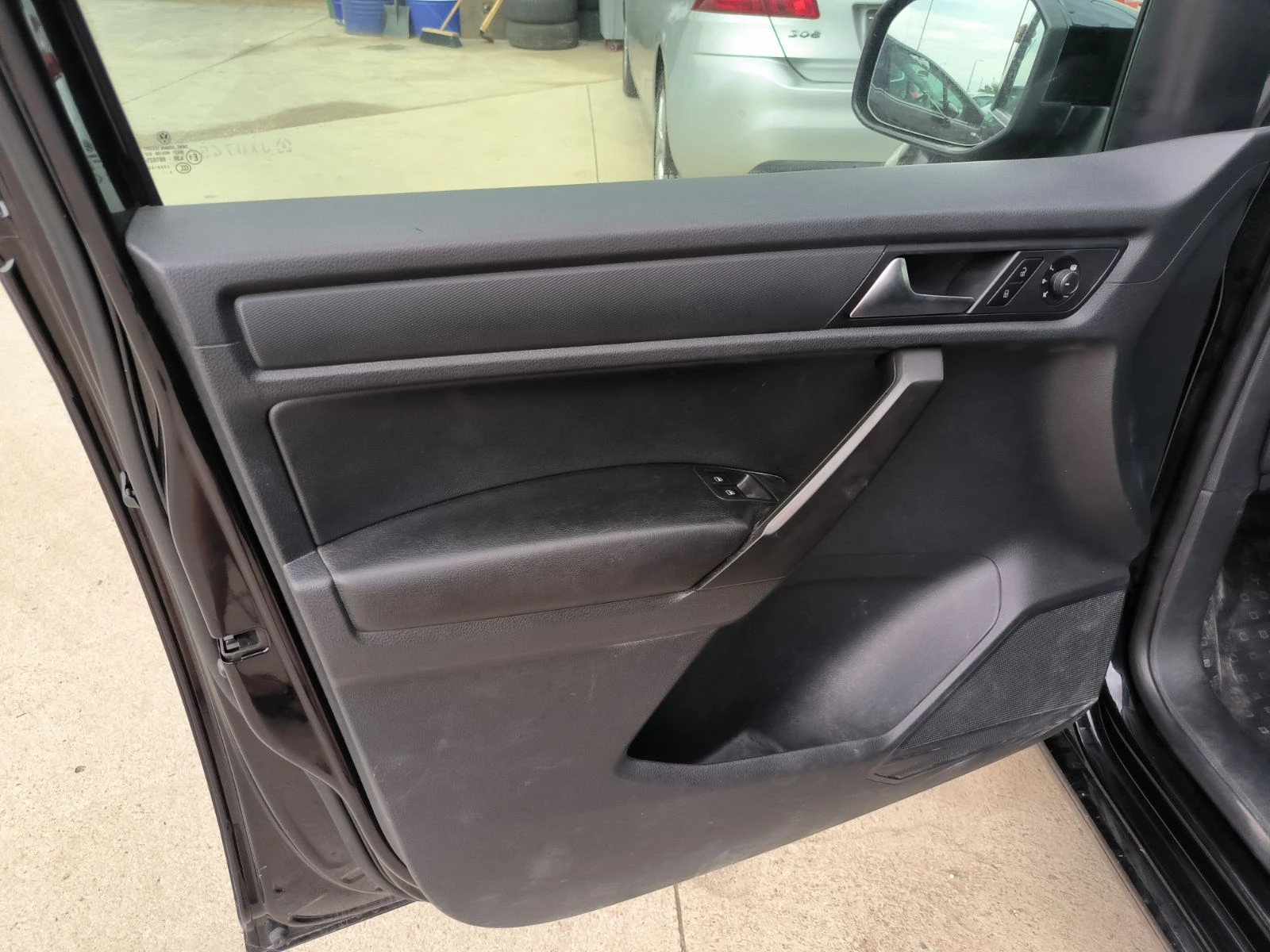 VW Caddy 4-Motion-7m-Navi-Automat-Kamera-Euro-6B - изображение 5