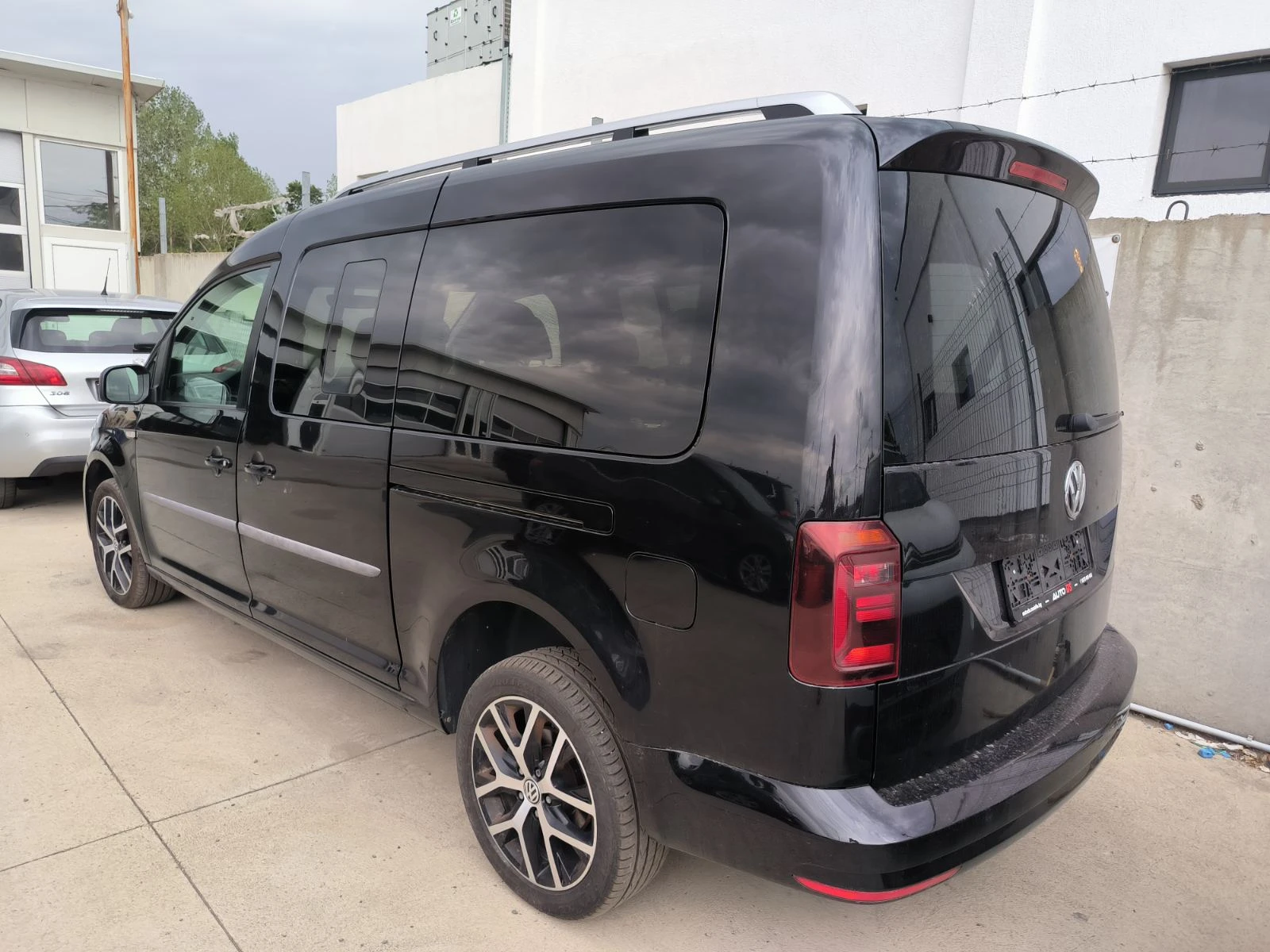 VW Caddy 4-Motion-7m-Navi-Automat-Kamera-Euro-6B - изображение 4