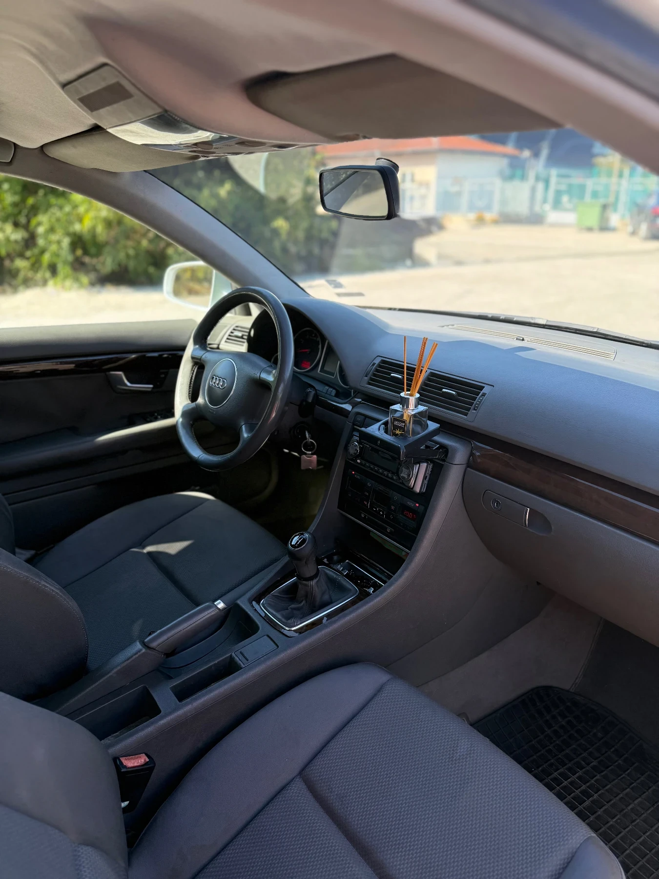 Audi A4 2.0 - изображение 5
