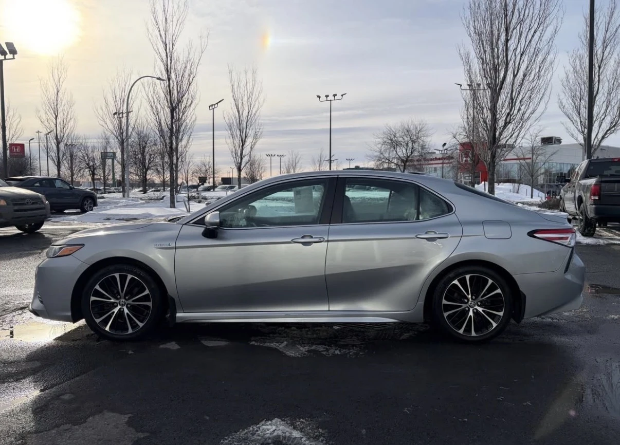 Toyota Camry Hybrid | Черен Салон | Шибидах | Сервизна исптория - изображение 4