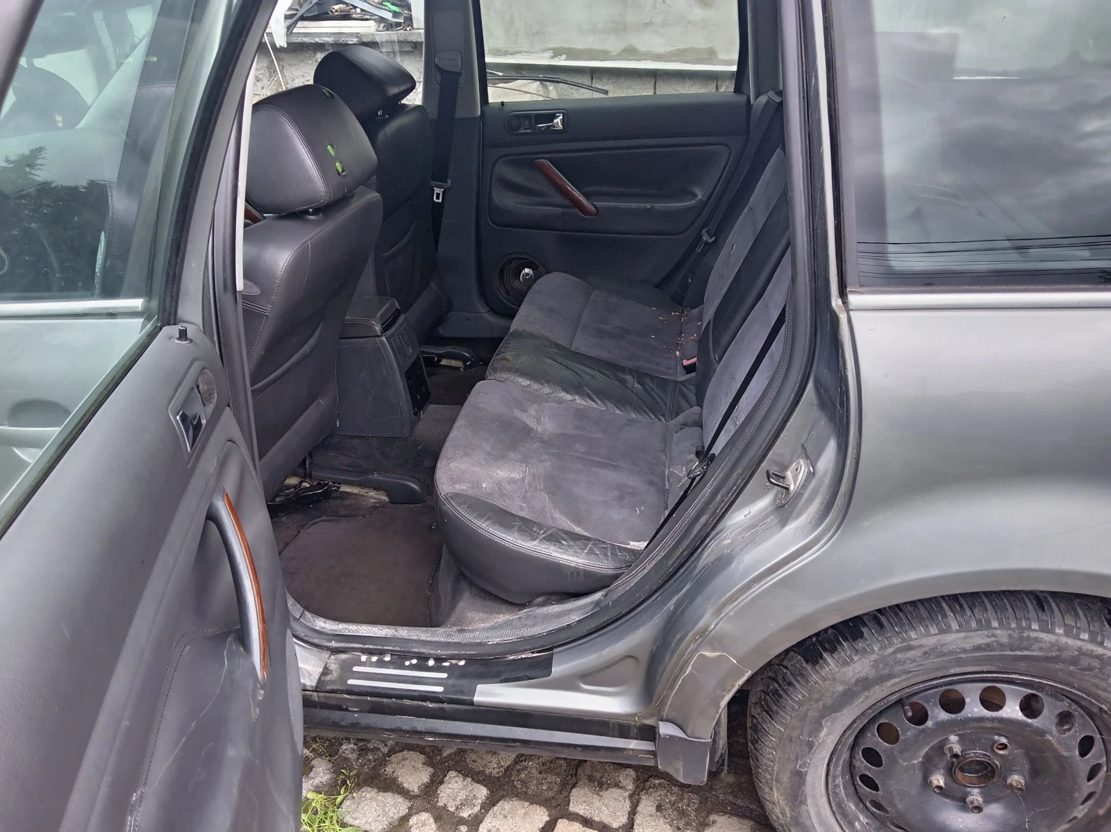 VW Passat 1.9 TDI, снимка 9 - Автомобили и джипове - 54653530