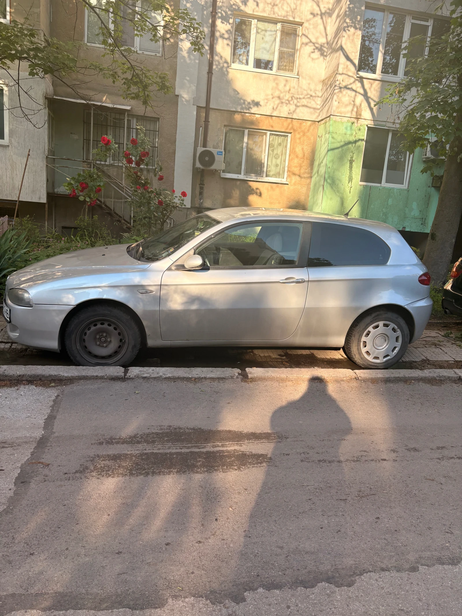 Alfa Romeo 147 1.9 JTD, снимка 2 - Автомобили и джипове - 54754044