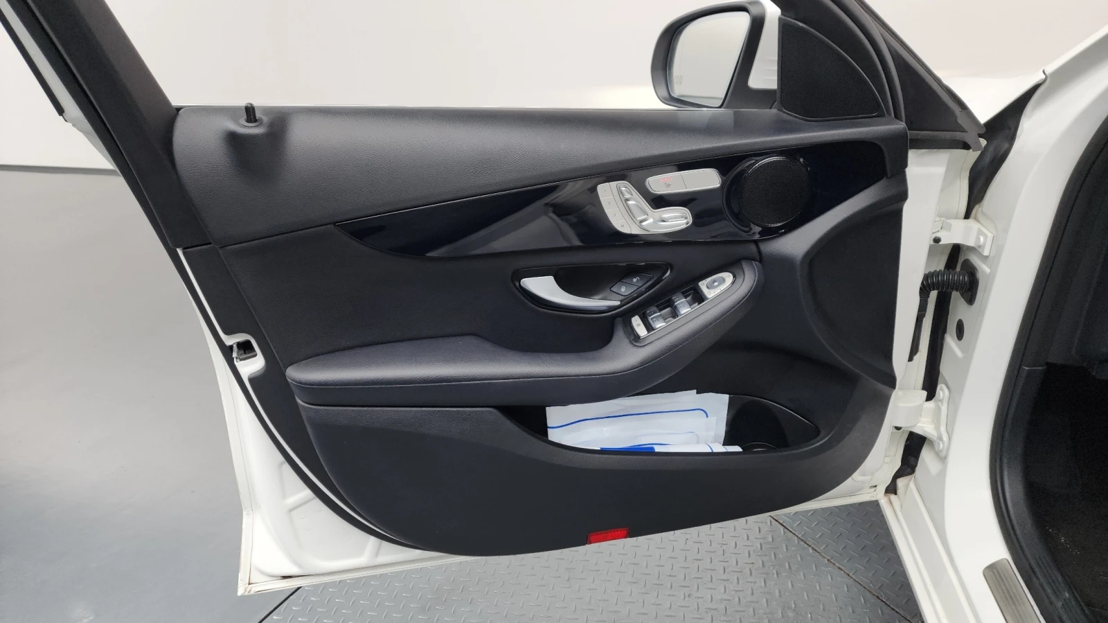 Mercedes-Benz C 200, снимка 9 - Автомобили и джипове - 54967923