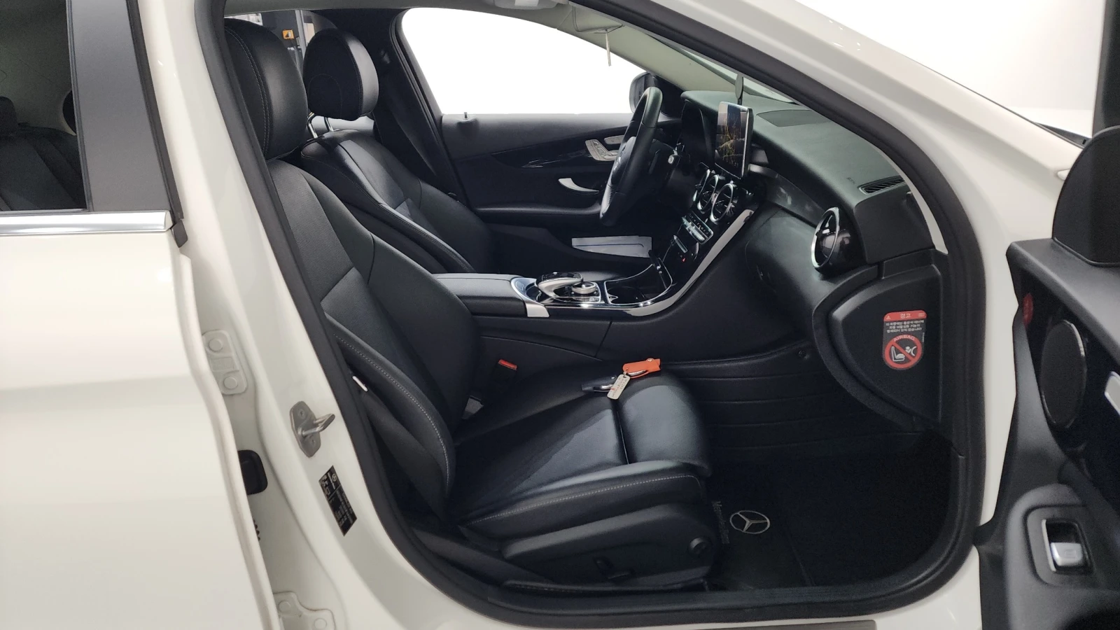 Mercedes-Benz C 200, снимка 11 - Автомобили и джипове - 54967923