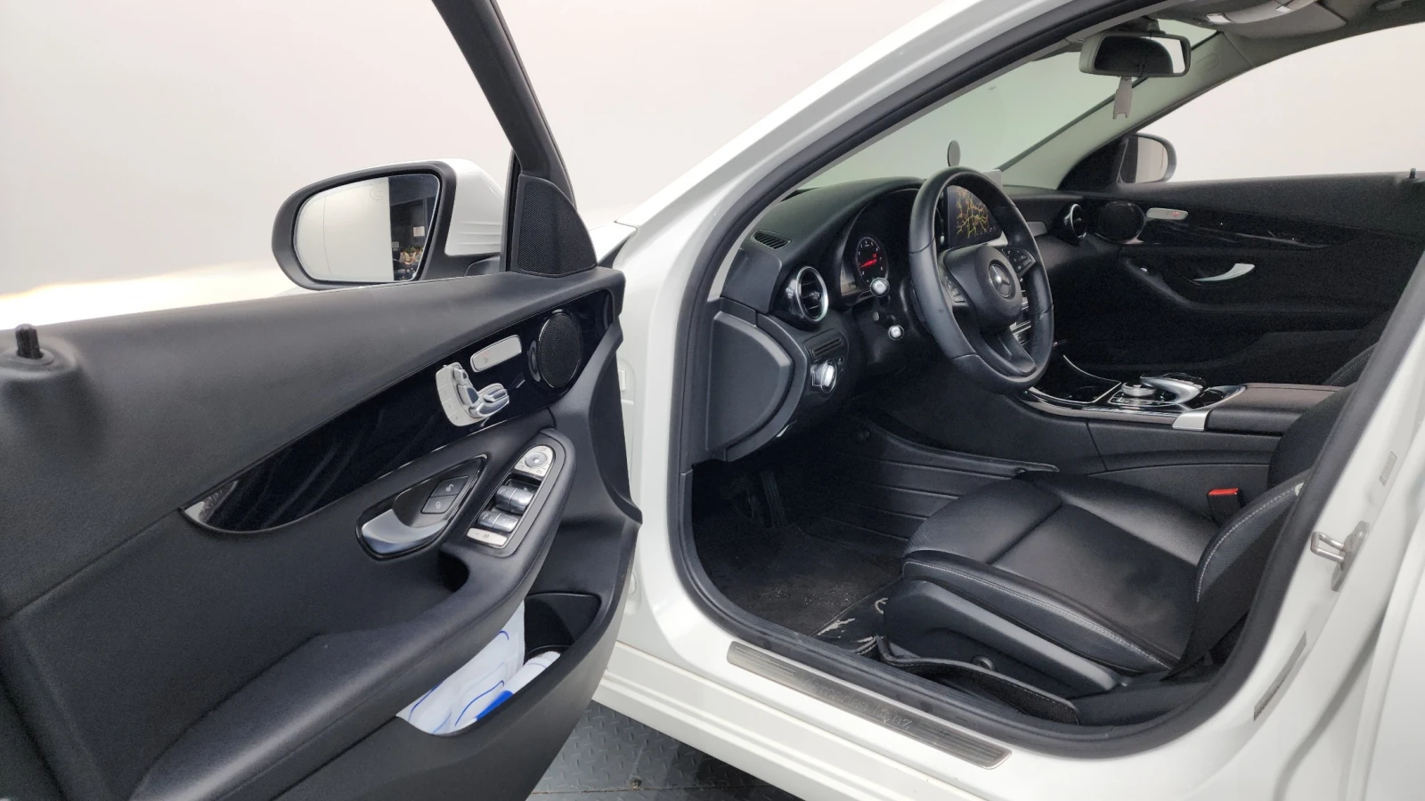 Mercedes-Benz C 200, снимка 10 - Автомобили и джипове - 54967923