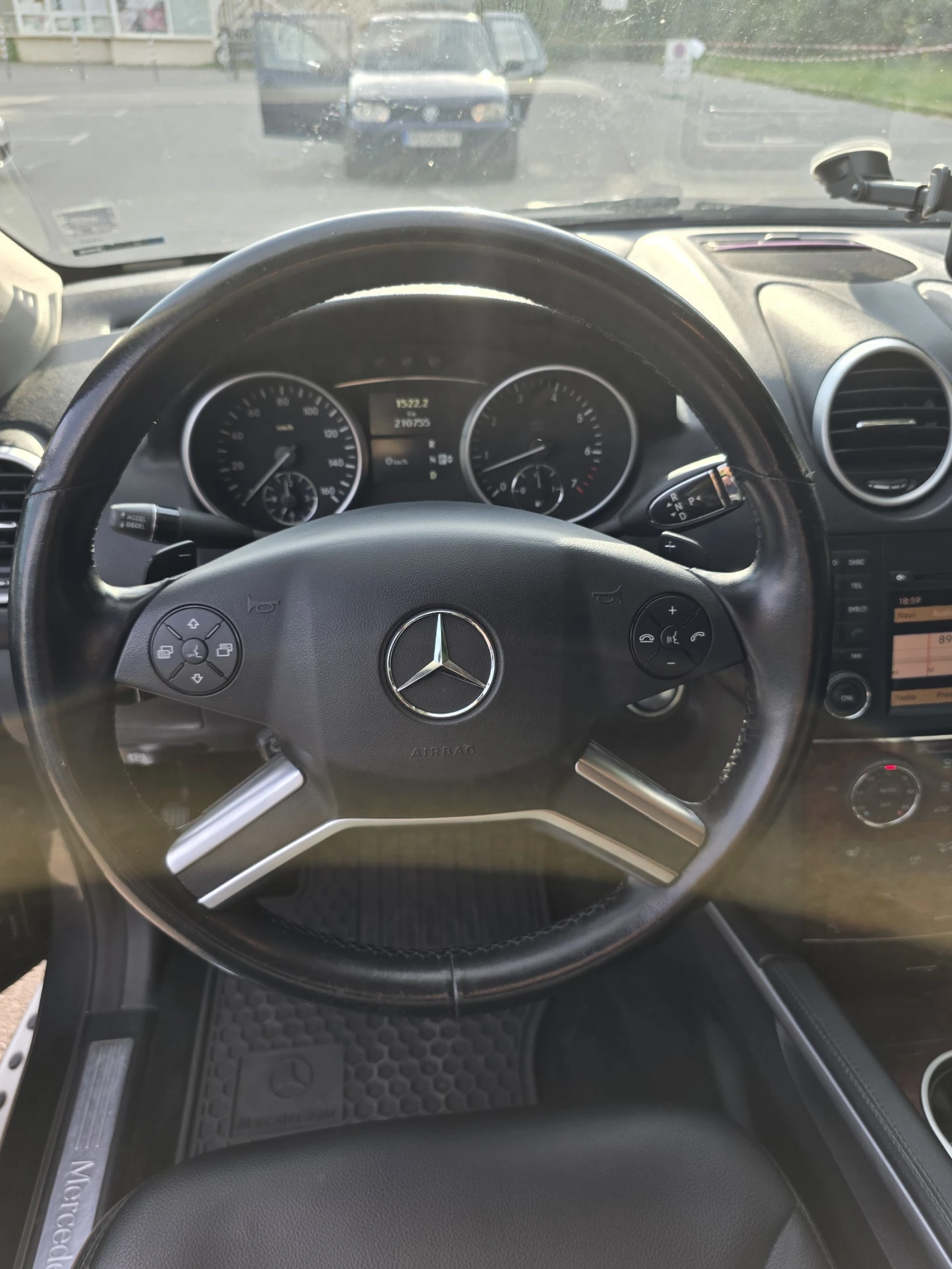 Mercedes-Benz ML 550, снимка 13 - Автомобили и джипове - 54984445