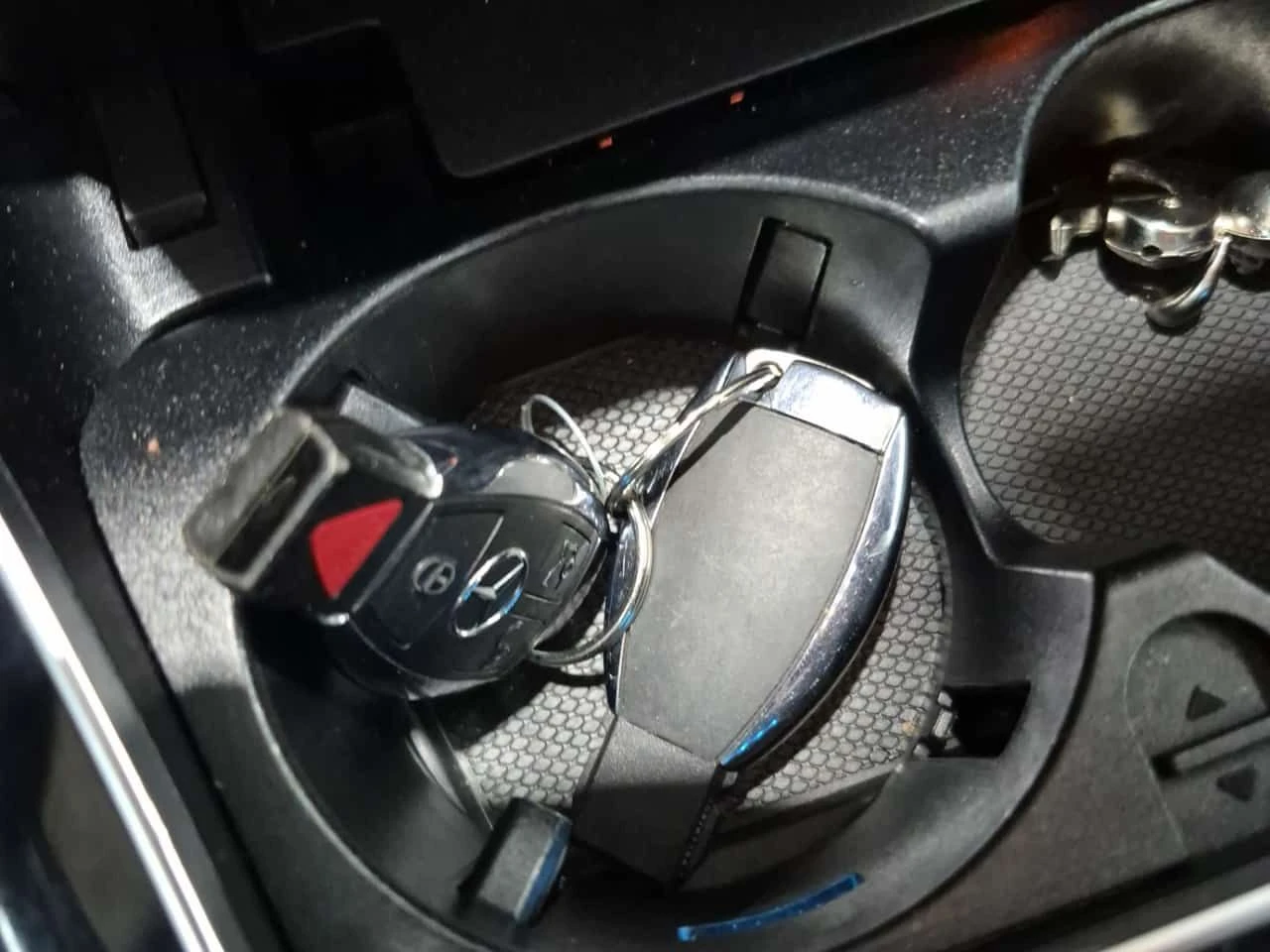 Mercedes-Benz C 300 * CARFAX * БЕЗ ПЪРВОНАЧАЛНА ВНОСКА, снимка 8 - Автомобили и джипове - 55483034
