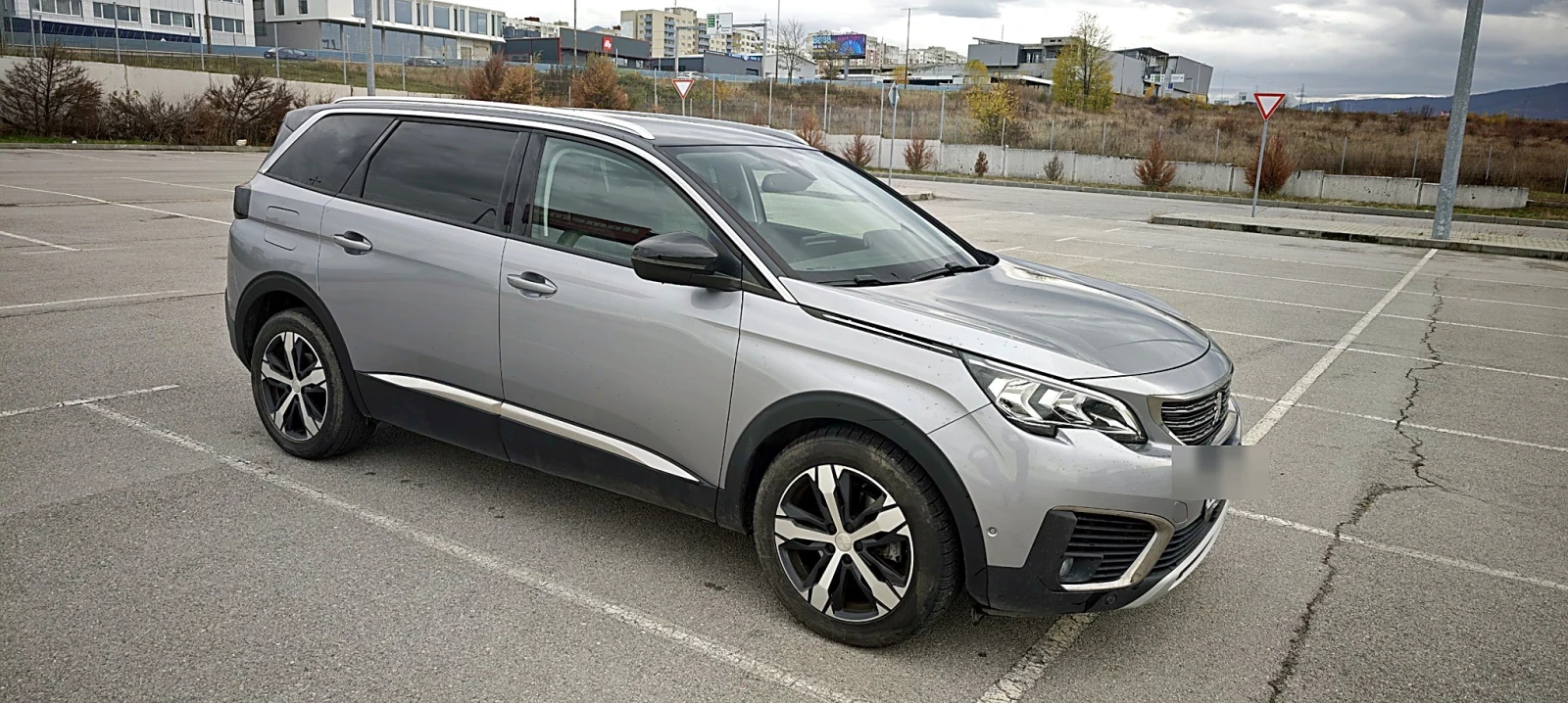 Peugeot 5008 1.6 BlueHDi Автоматик Allure 6+ 1 360 камера, снимка 3 - Автомобили и джипове - 56227127