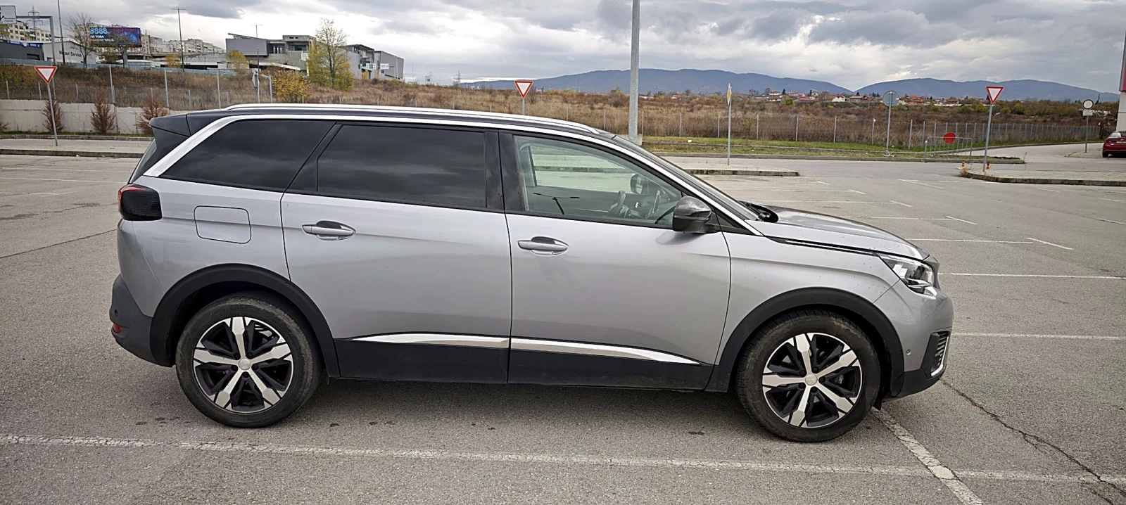 Peugeot 5008 1.6 BlueHDi Автоматик Allure 6+ 1 360 камера, снимка 4 - Автомобили и джипове - 56227127