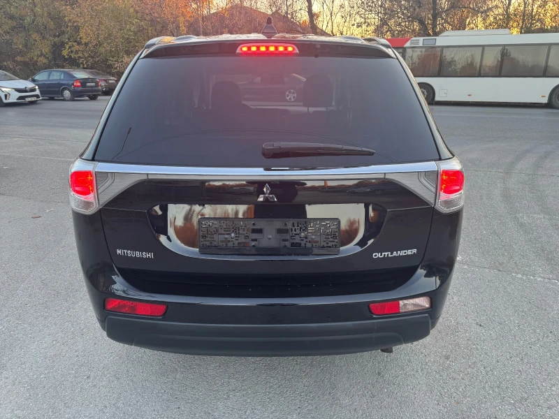 Mitsubishi Outlander 2.2DID 4x4 7места Швейцария, снимка 6 - Автомобили и джипове - 49468897