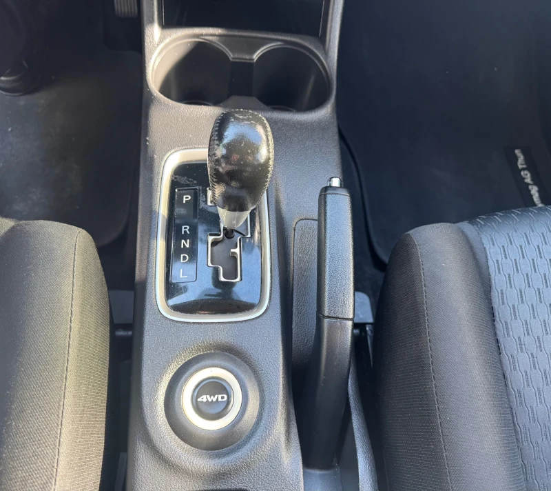 Mitsubishi Outlander 2.2DID 4x4 7места Швейцария, снимка 13 - Автомобили и джипове - 49468897