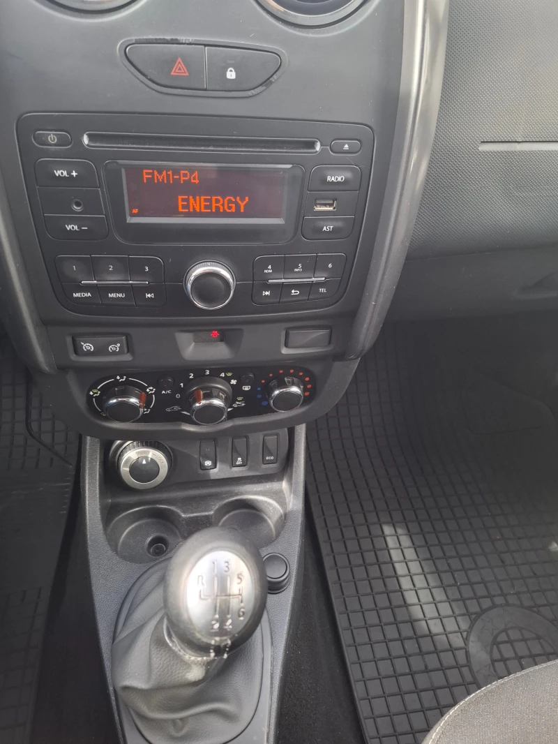Dacia Duster 1.5 dCI 4x4, снимка 10 - Автомобили и джипове - 52704749