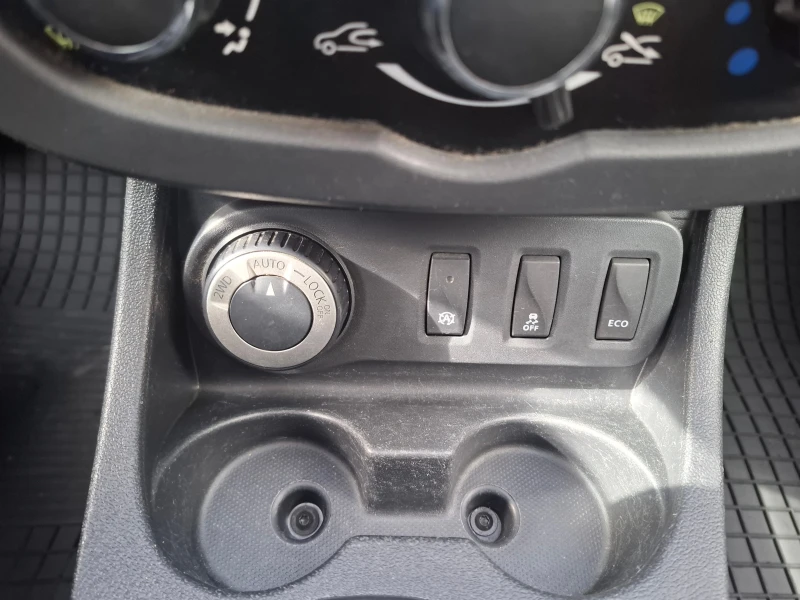 Dacia Duster 1.5 dCI 4x4, снимка 11 - Автомобили и джипове - 52704749