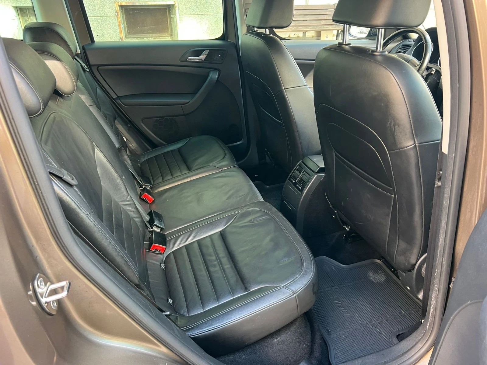 Skoda Yeti 1.2 TSI.Кожа, ТОП  | Mobile.bg — изображение 11