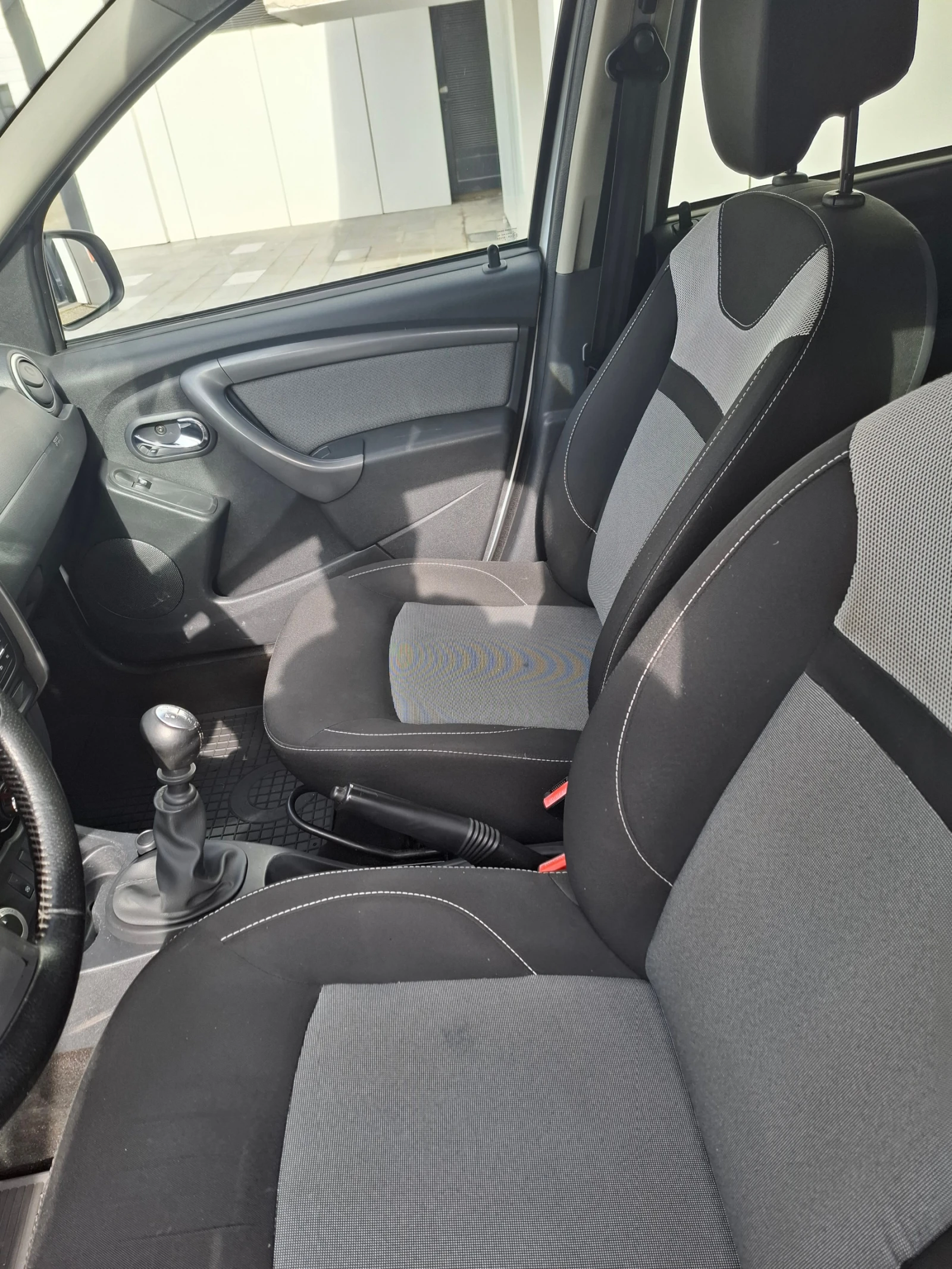 Dacia Duster 1.5 dCI 4x4 - изображение 8