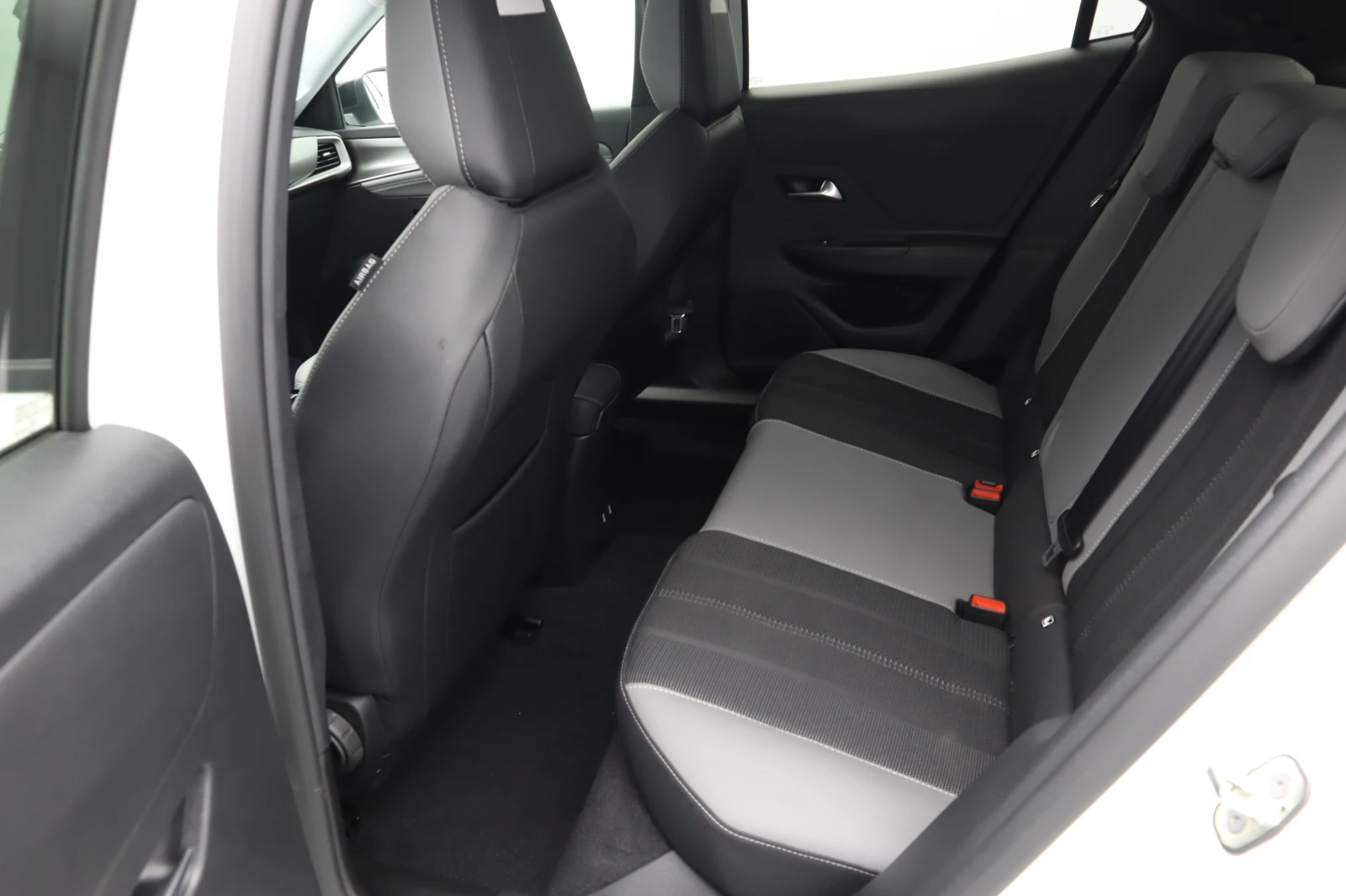 Opel Mokka SIGG e-Elegance , снимка 10 - Автомобили и джипове - 54065602