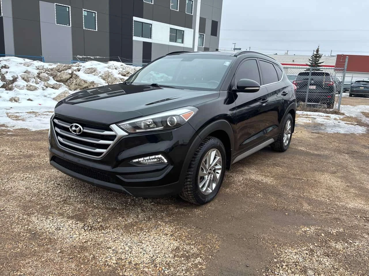 Hyundai Tucson LUXURY/CARFAX/Панорама/Кожа/Подгрев, снимка 2 - Автомобили и джипове - 54113280