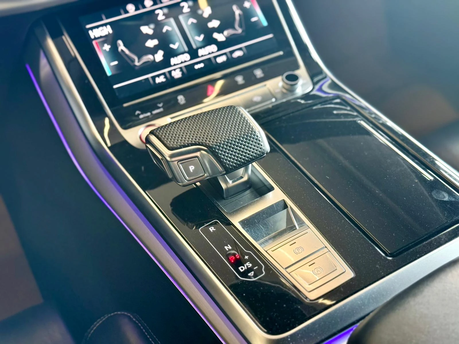Audi SQ8 S - Line* Quattro* B&O* 360* Лизинг , снимка 13 - Автомобили и джипове - 54454863