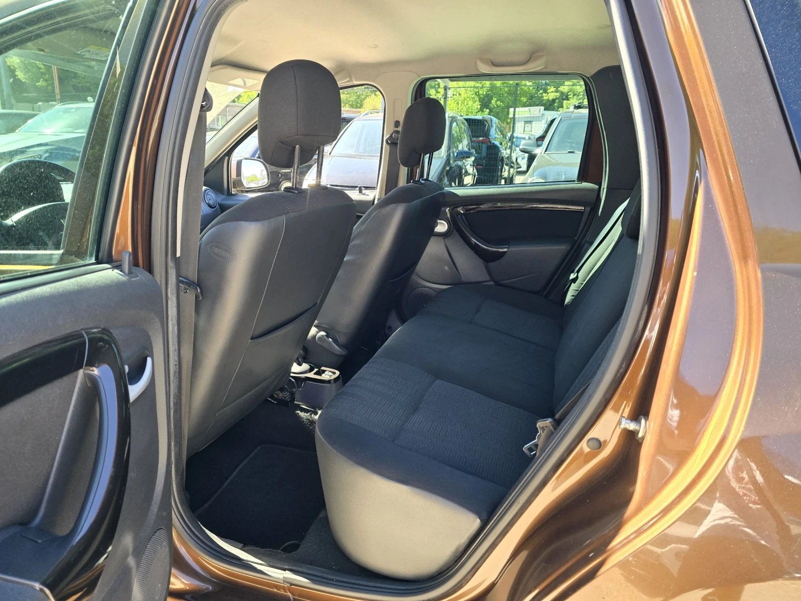 Dacia Duster 1.5DCI 110к.с Топ състояние , снимка 12 - Автомобили и джипове - 54932547