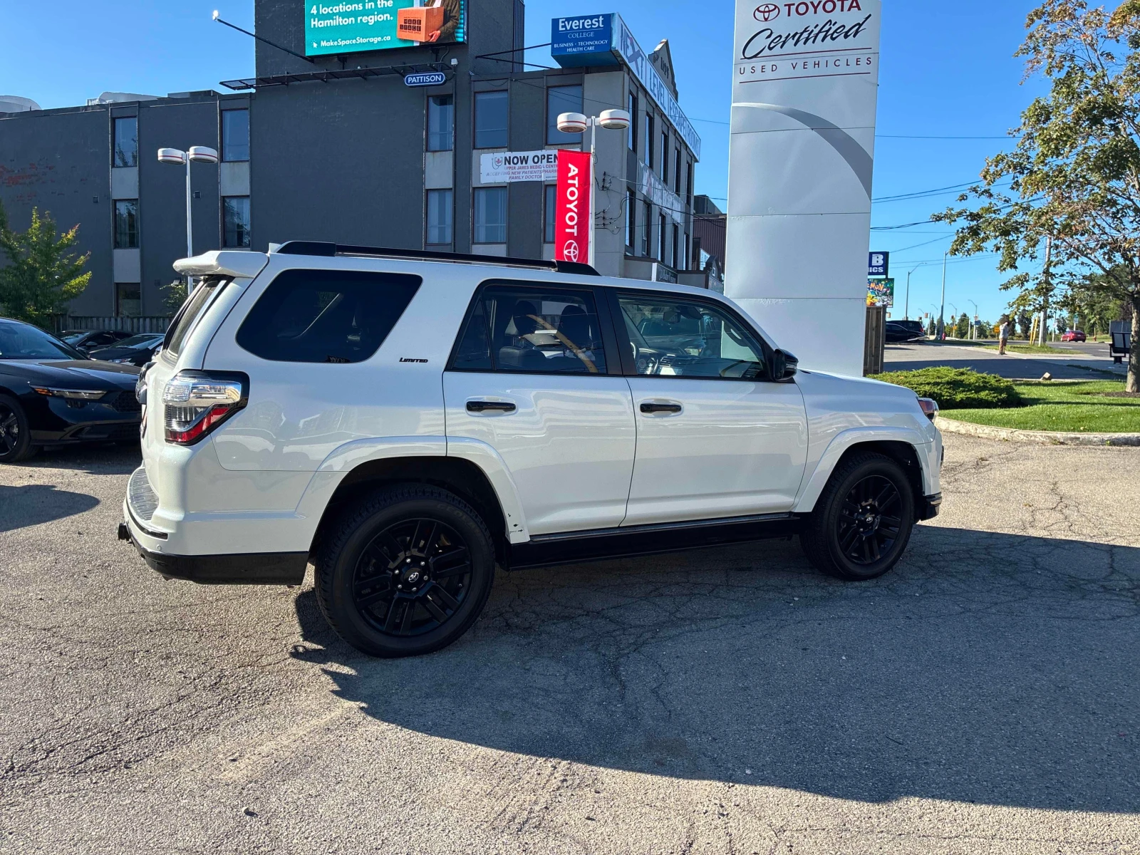 Toyota 4runner 4WD | CARFAX | АВТОФИНАНСИРАНЕ, снимка 4 - Автомобили и джипове - 56045979