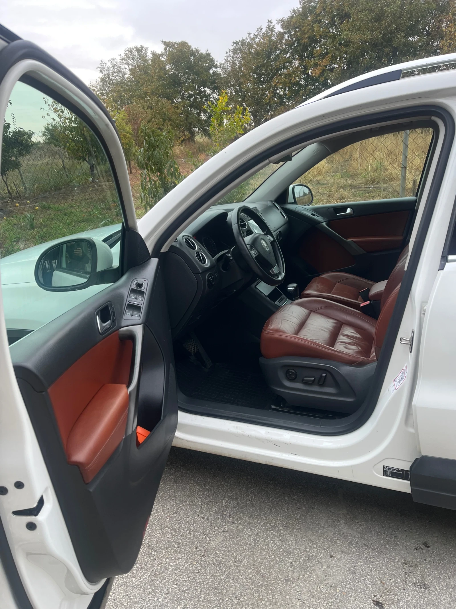 VW Tiguan, снимка 10 - Автомобили и джипове - 56747504