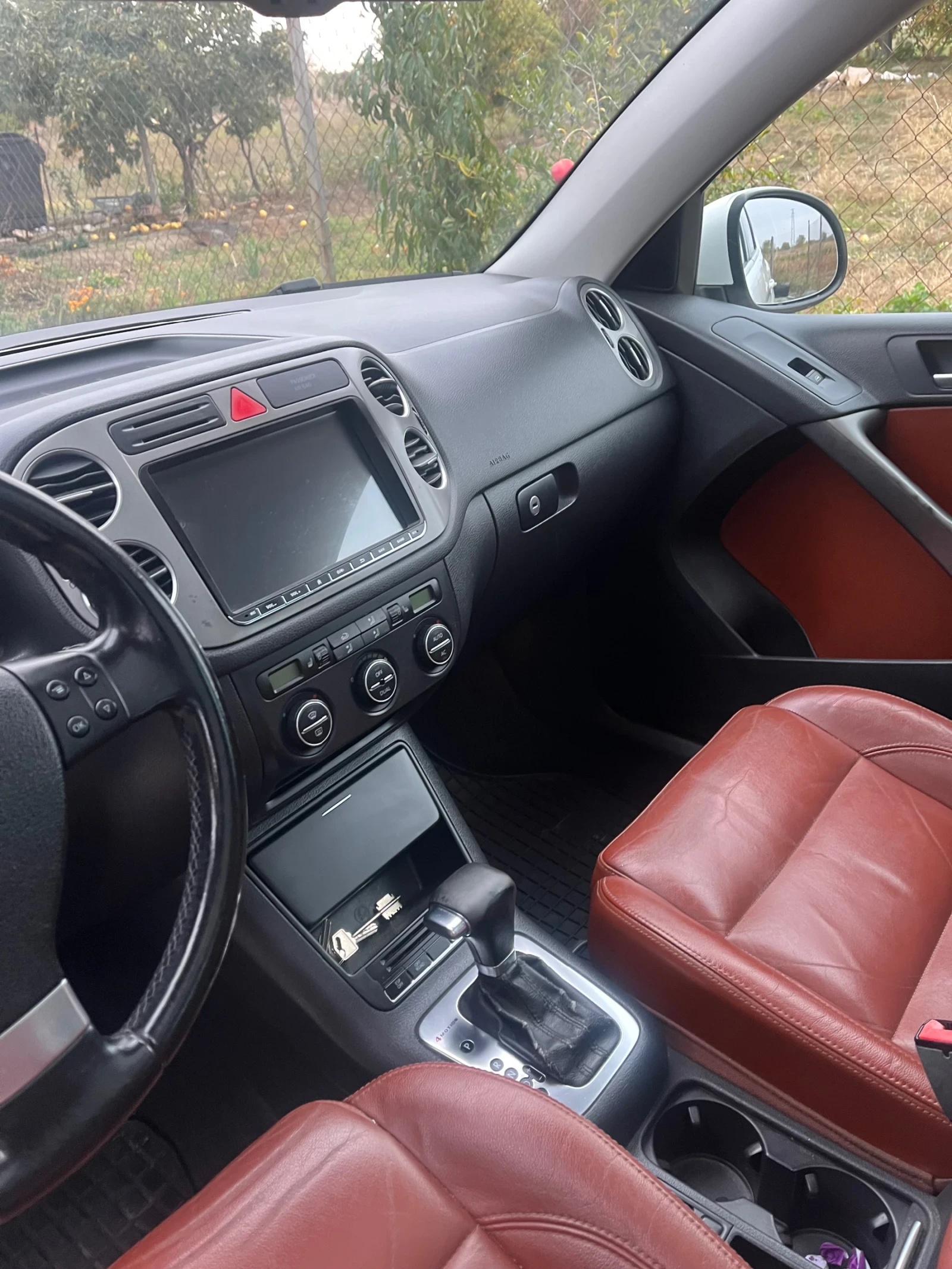 VW Tiguan, снимка 12 - Автомобили и джипове - 56747504