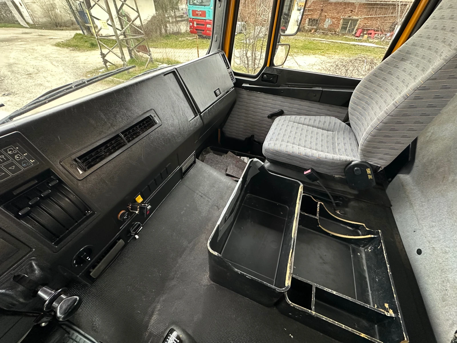 Man 17.232 4x4* Тристранен самосвал* Atlas 80.1* Топ , снимка 11 - Камиони - 53888436