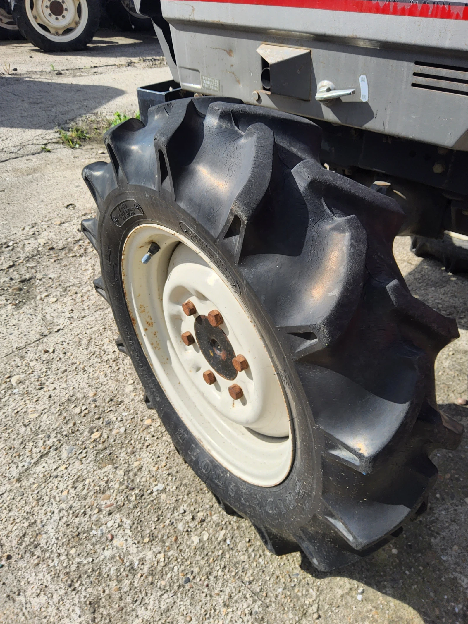 Трактор Mitsubishi MT 25, снимка 4 - Селскостопанска техника - 55933350